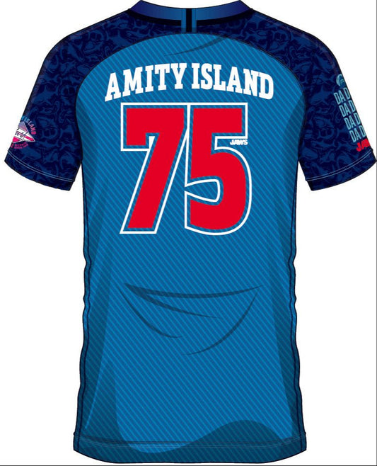 Dos du maillot SOCCER JERSEY AMITY ISLAND 75 avec grand numéro 75 rouge et lettrage Amity Island, design inspiré du film Jaws.