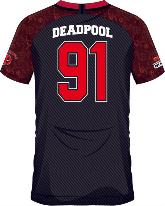 Dos du maillot Deadpool 91 noir avec numéro rouge et lettrage blanc, design inspiré de Marvel pour collectionneurs et amateurs de football geek.
