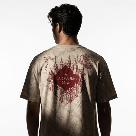 T-shirt Carte du Maraudeur Harry Potter Officiel by Harry Potter - T-Shirt Close-up Back on Man model