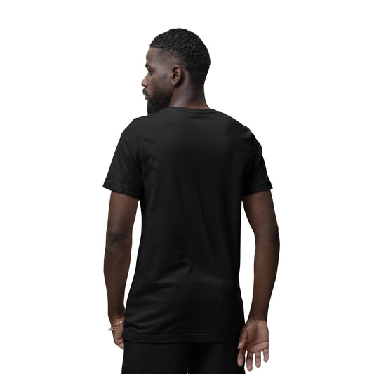 Vue arrière du T-shirt The Punisher Marvel noir, coupe droite en coton, sans motif au dos, porté par un homme de dos.