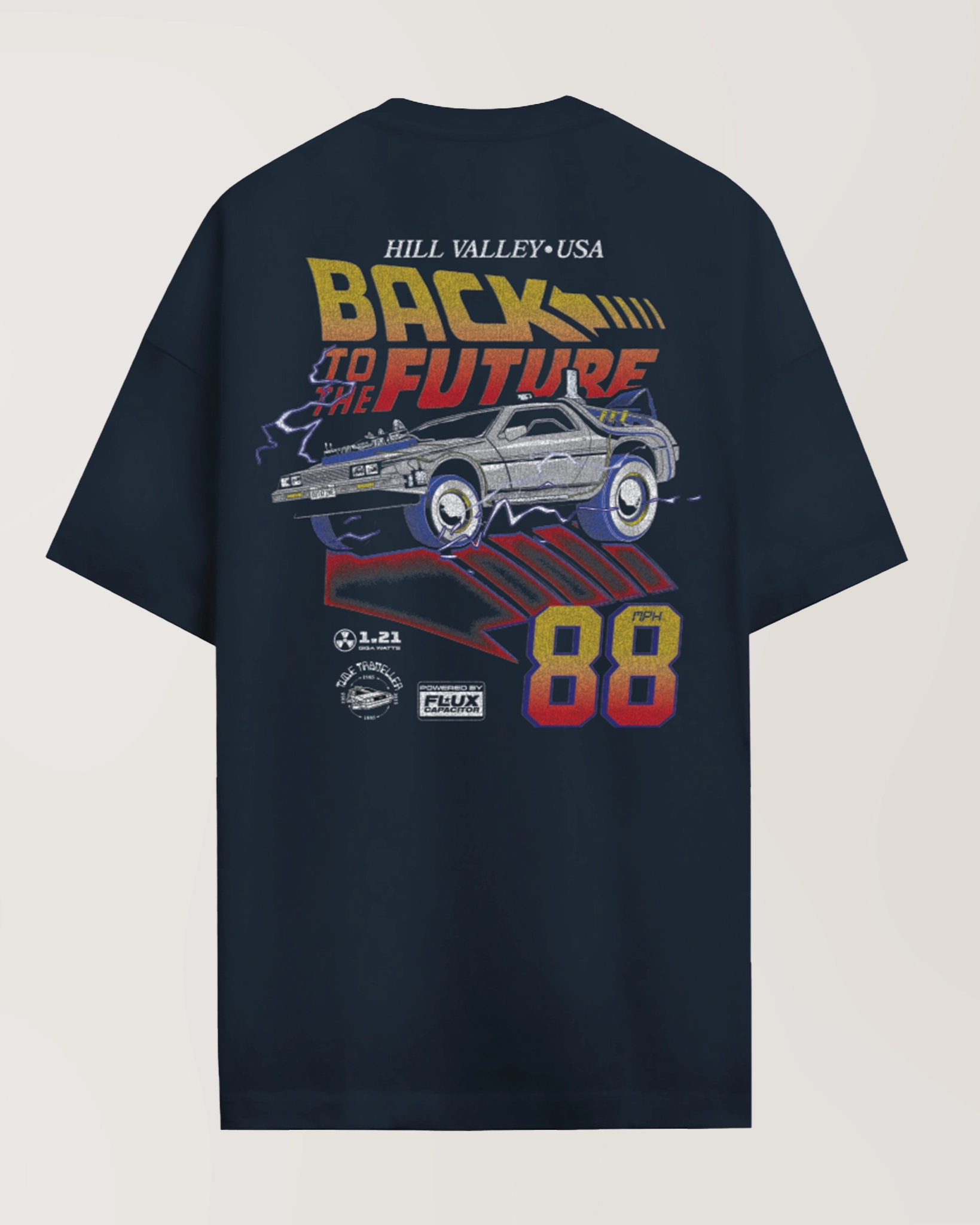 Vue arrière du T-shirt Retour vers le futur - ICONIC FUTURE PAST avec grand visuel DeLorean, texte Back to the Future et éléments graphiques rétro.