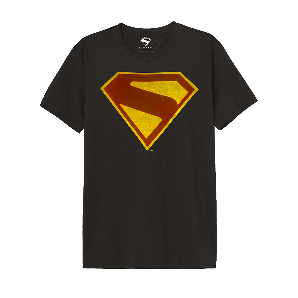 T-shirt Superman officiel noir avec logo flock rouge et jaune effet velours, coupe classique. Produit DC Comics chez Legend Stuff.