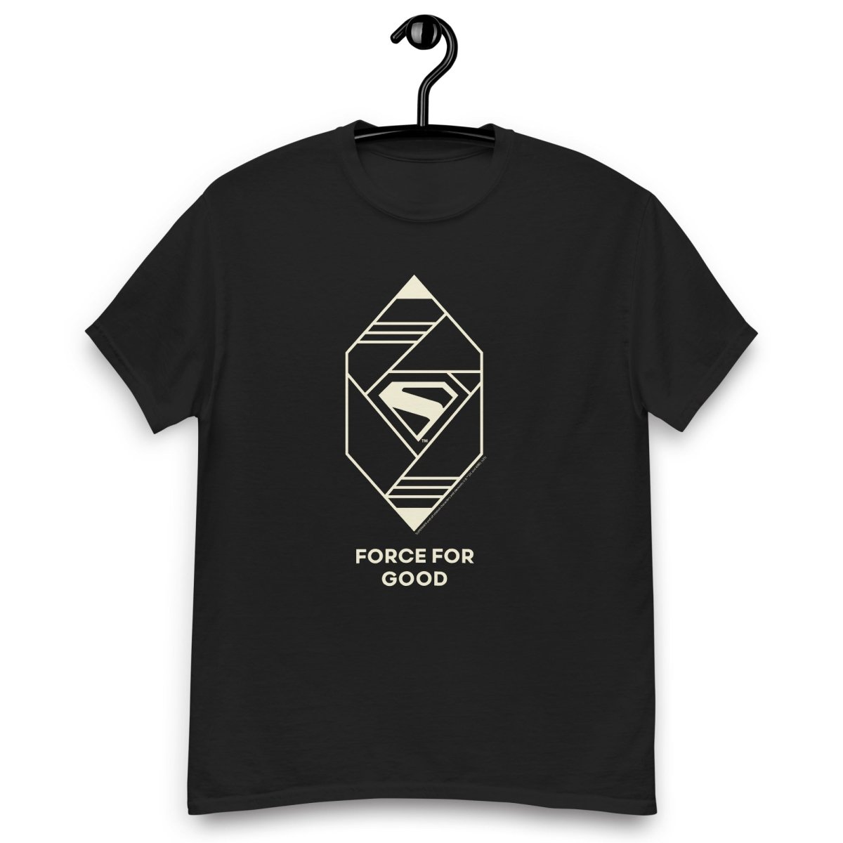 T-shirt noir avec design géométrique Force for Good inspiré du nouveau film Superman 2025, logo emblématique stylisé en beige.
