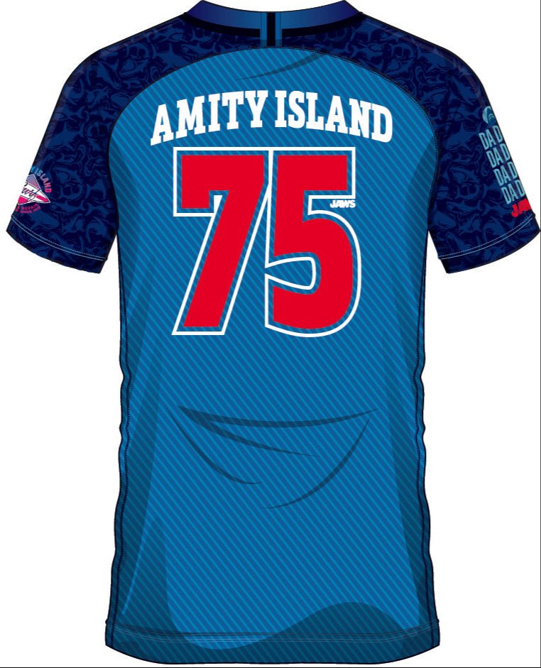 Dos du maillot SOCCER JERSEY AMITY ISLAND 75 avec grand numéro 75 rouge et lettrage Amity Island, design inspiré du film Jaws.