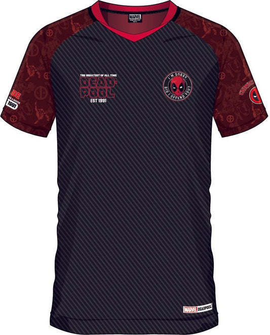 Maillot de football noir et rouge Deadpool 91 avec logo Marvel, manches à motifs et écusson Deadpool sur la poitrine. Idéal pour fans de Marvel.