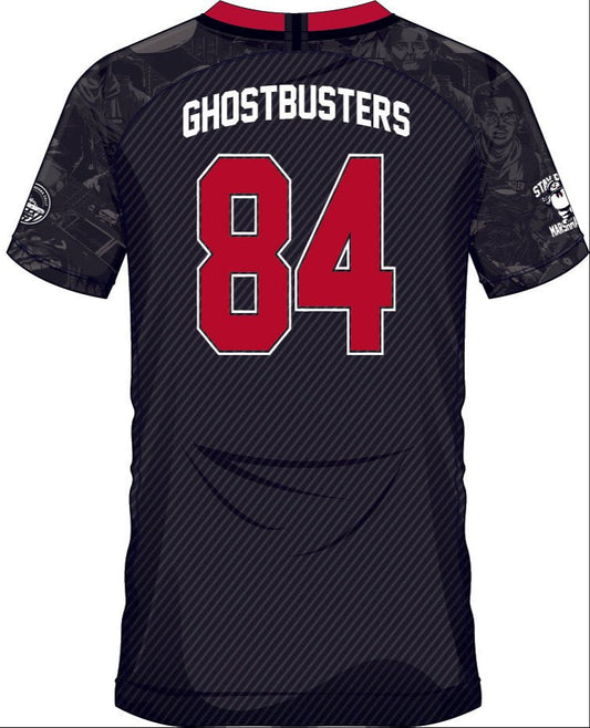 Dos du maillot GHOSTBUSTERS 84 avec grand numéro rouge et nom Ghostbusters, design collector pour amateurs de football et de cinéma rétro.