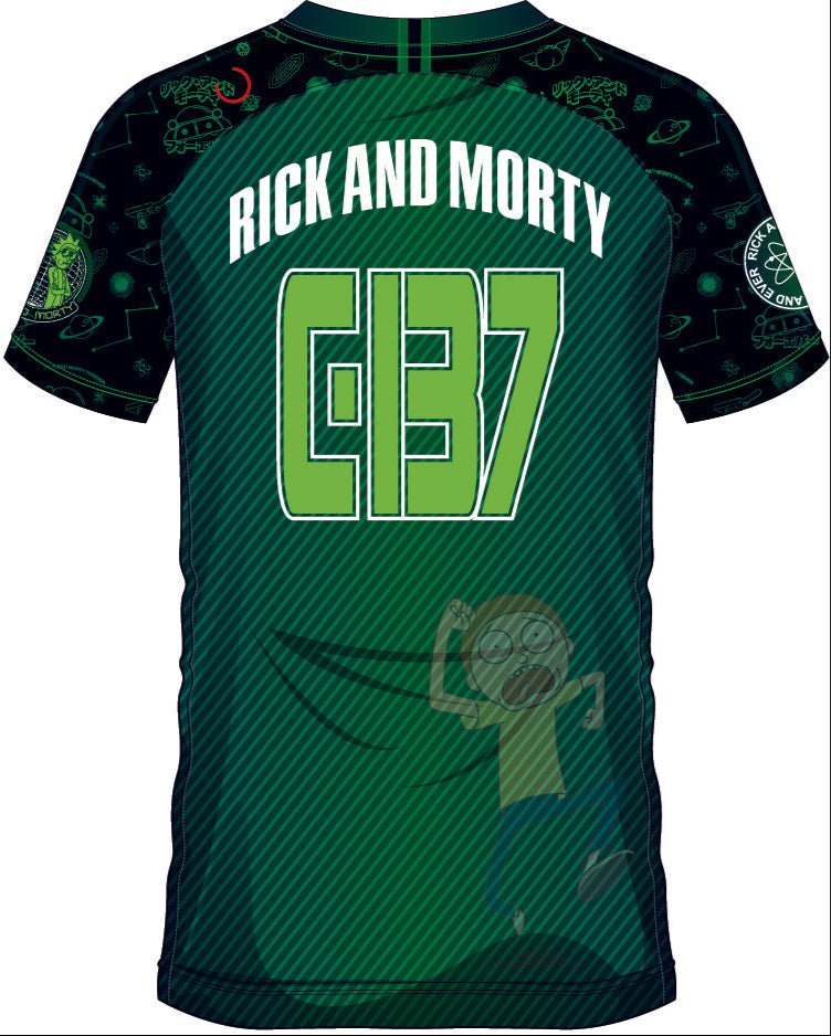 Vue arrière du maillot Rick and Morty 13 avec grand numéro C-137 et Morty en mouvement, idéal pour les amateurs de football et de pop culture.