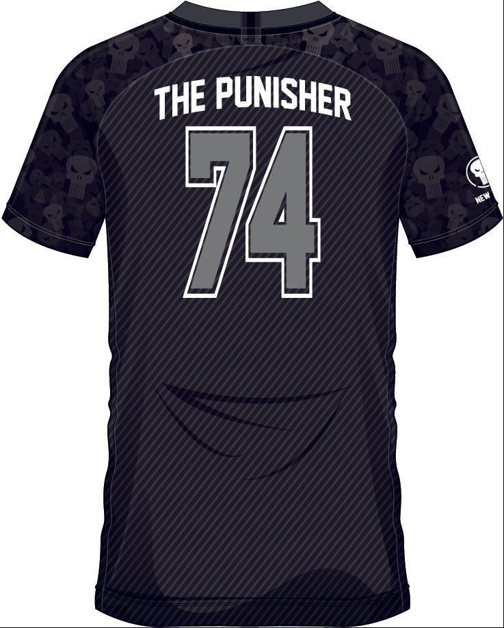Vue arrière du maillot Marvel THE PUNISHER 74 avec graphismes sombres et numéro 74, article de collection pour amateurs de sport et comics.