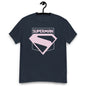 T-shirt bleu marine avec logo Superman rose pastel, design moderne du film Superman 2025, vêtement tendance pour amateurs de comics.