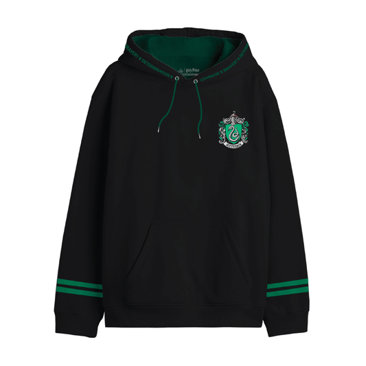 Sweat-shirt Harry Potter Serpentard noir avec petit blason vert sur la poitrine, capuche contrastée et cordons assortis. Style officiel et confortable.
