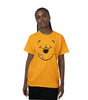 T-shirt Disney - WINNIE SMILE orange porté par une femme, avec un grand motif du visage souriant de Winnie l'ourson sur le devant. T-shirt classique pour homme ou femme, parfait pour les fans de Disney.