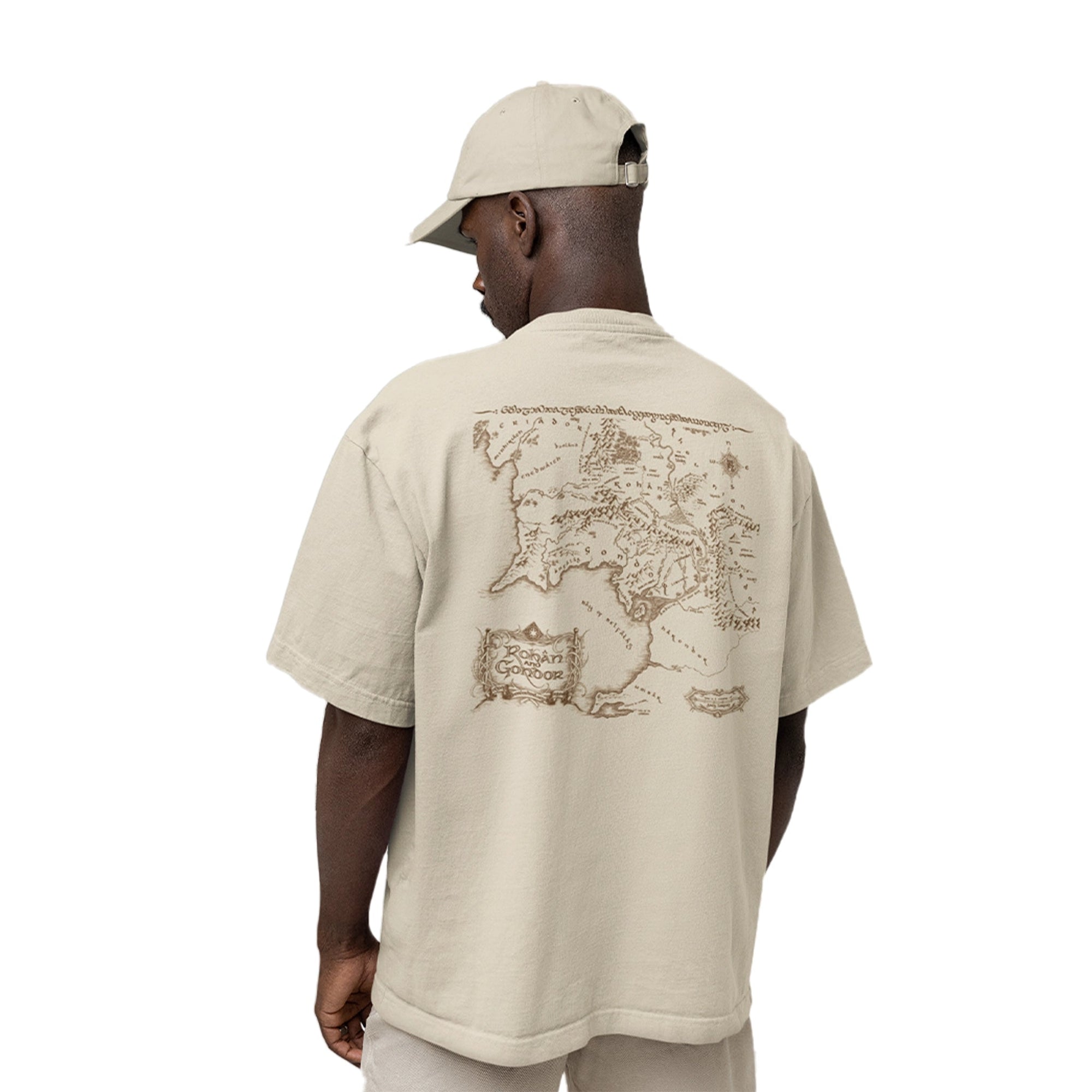 Dos du t-shirt oversize Le Seigneur des Anneaux avec carte détaillée de la Terre du Milieu imprimée en marron, vêtement sous licence officielle.
