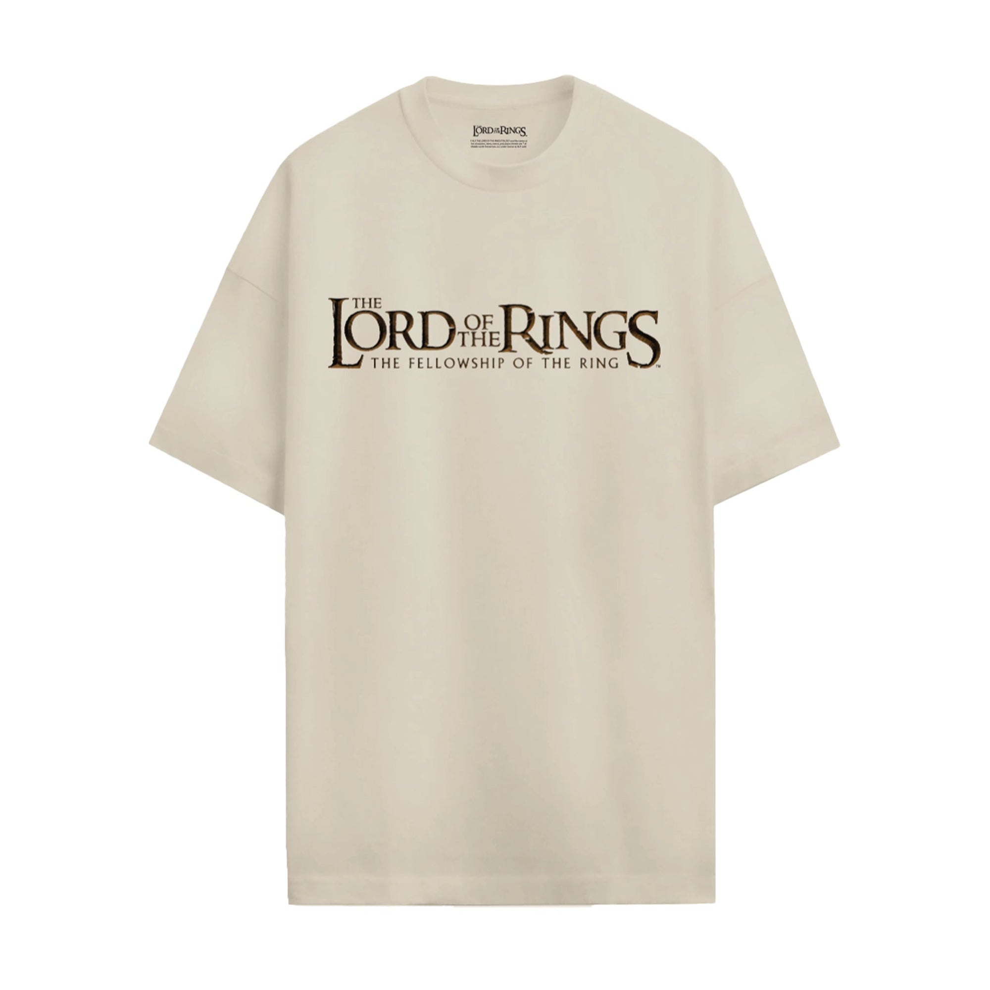 T-shirt oversize beige Le Seigneur des Anneaux avec logo 'The Fellowship of the Ring' centré sur le devant, coupe ample et tendance.