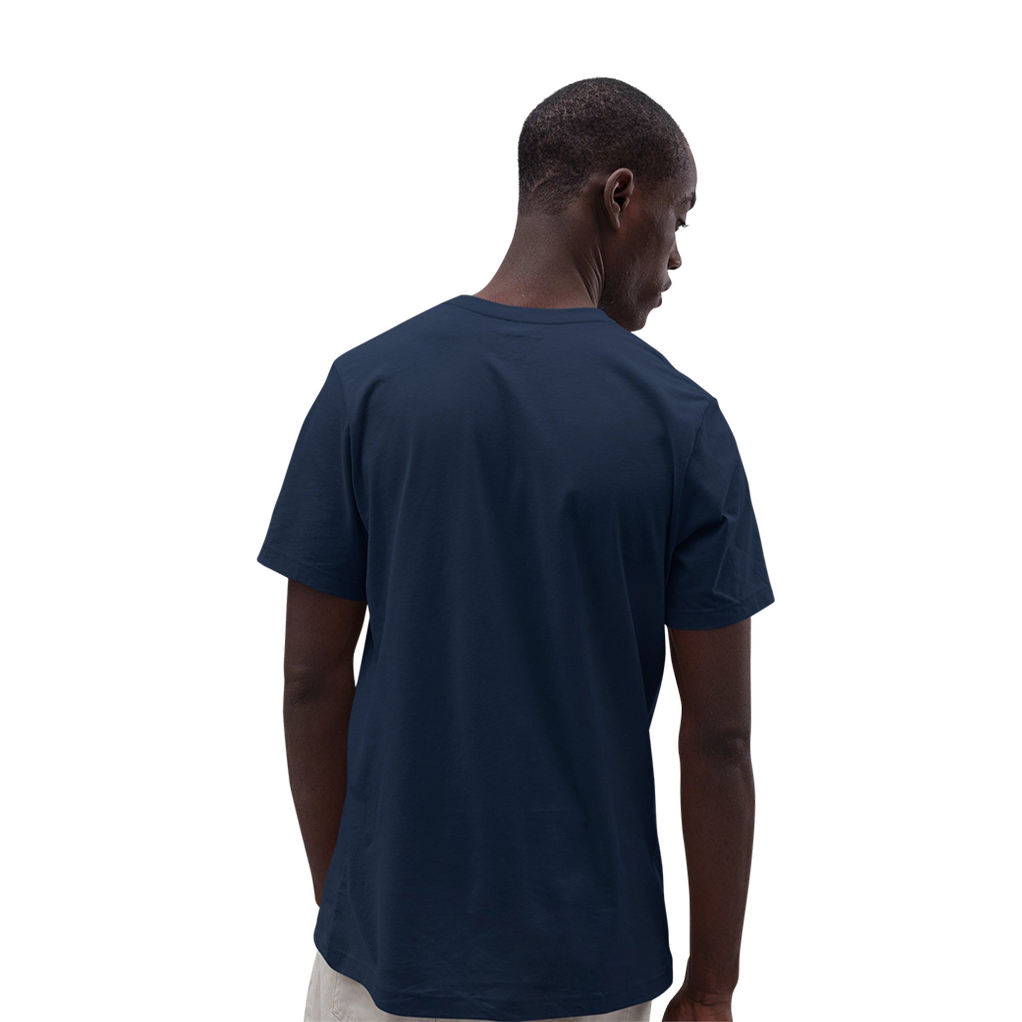 Vue arrière du T-shirt Les Dents de la Mer - Boat Poster porté, montrant la coupe classique et la couleur bleu marine unie sans motif.