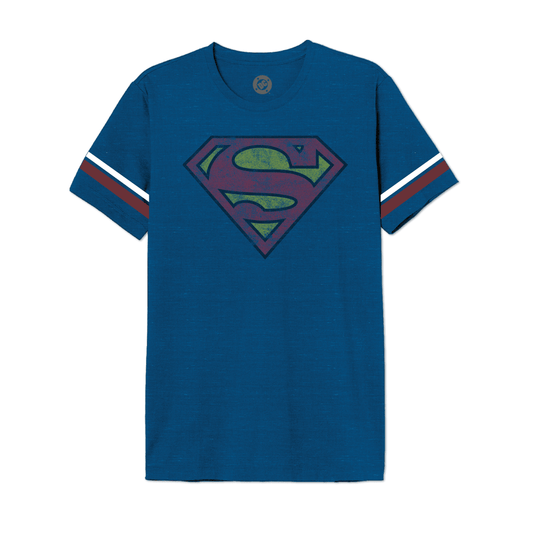 T-shirt Superman bleu avec logo vintage DC Comics sur la poitrine, manches à bandes rouges et blanches, modèle officiel Legend Stuff.